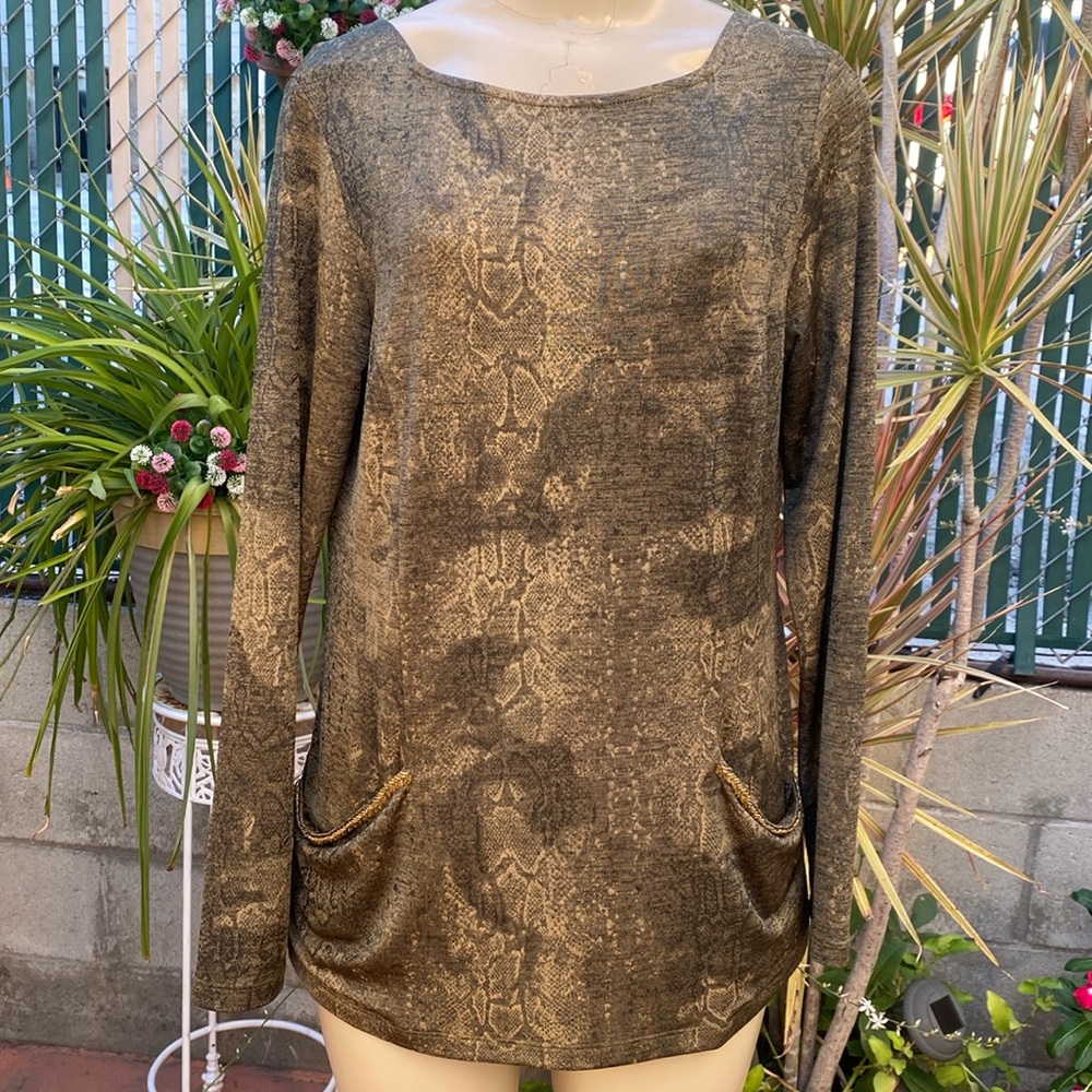 SOMONTONS says Blouse Like New, Size M